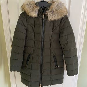 Laundry puffer coat with fur hood